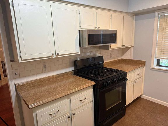 4th image of 2709 Maplewood Ave