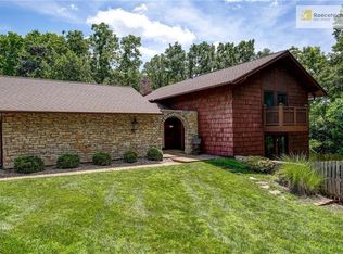 10116 Oakridge Dr, Overland Park, KS 66212