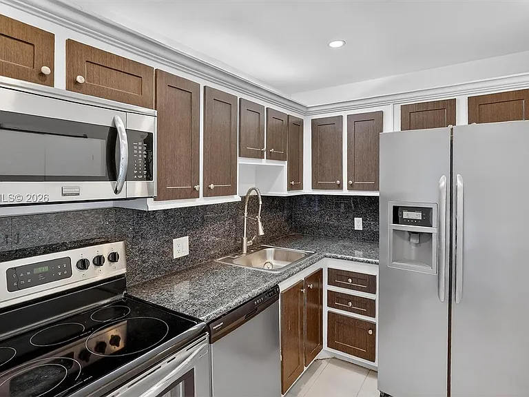 20335 W Country Club Dr #502 — Photo 10