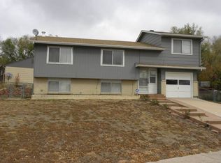 215 Longfellow Dr, Colorado Springs, CO 80910