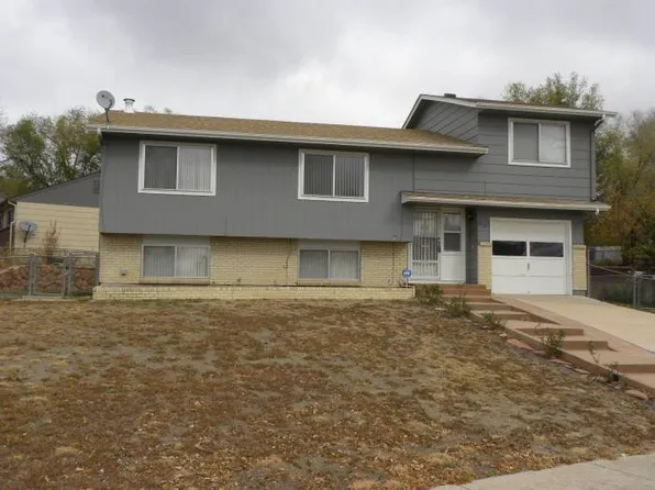 215 Longfellow Dr, Colorado Springs, CO 80910