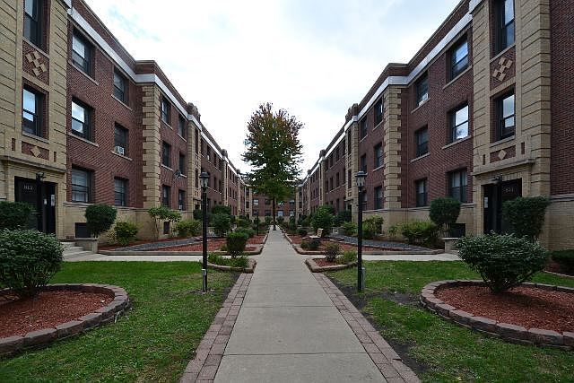 1st image of 821 W Waveland Ave APT 2N