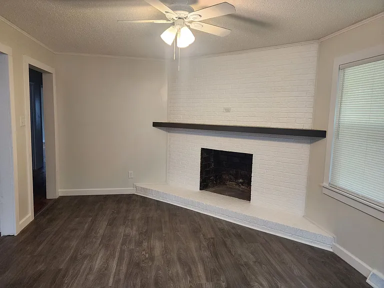 1020 N Center St — Photo 8