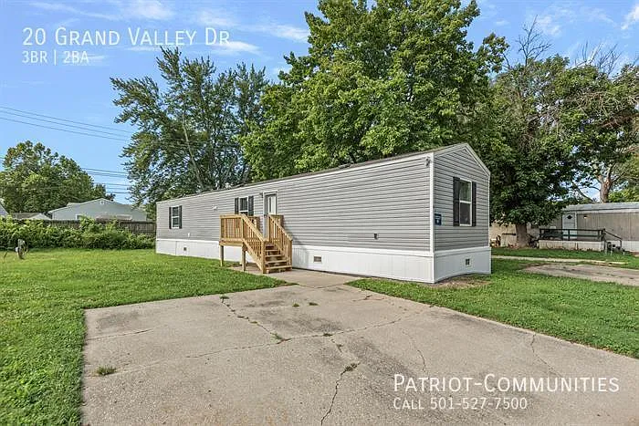 3 bed, 924 sqft, $1,050 — Photo 1