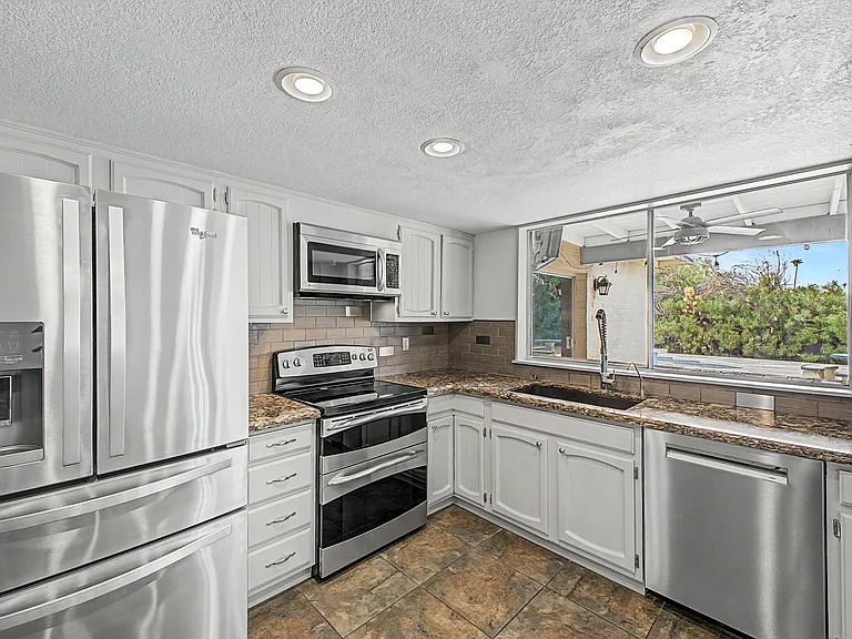 15837 N 47th Pl — Photo 13