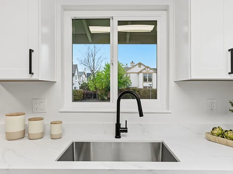 448 Waddington Ave — Photo 9