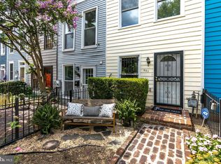 907 12th St SE, Washington, DC 20003