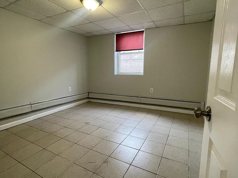 2nd image of 184 Garfield Ave #B2