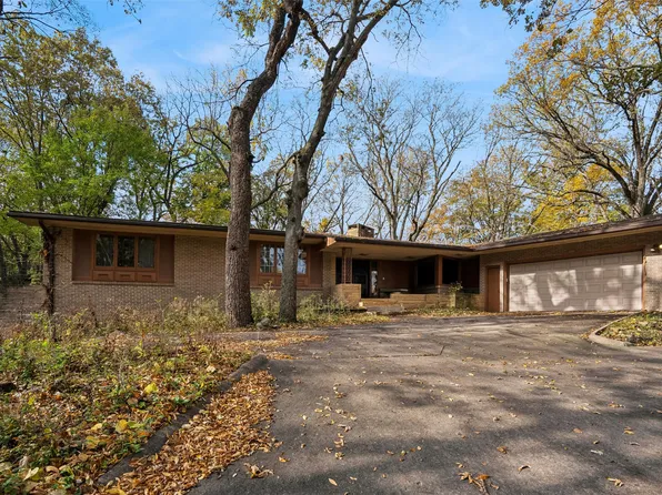 1710 Plaza Cir, Windsor Heights, IA 50324