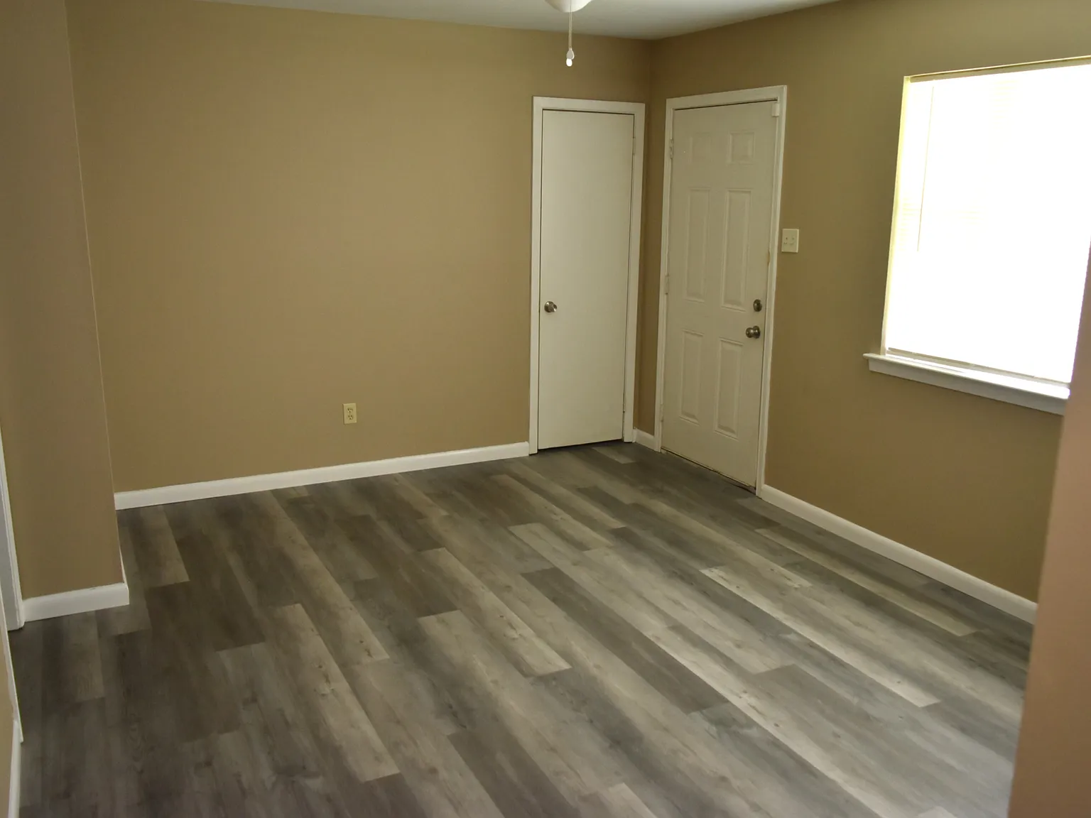 3 bed, 988 sqft, $1,050 — Photo 4