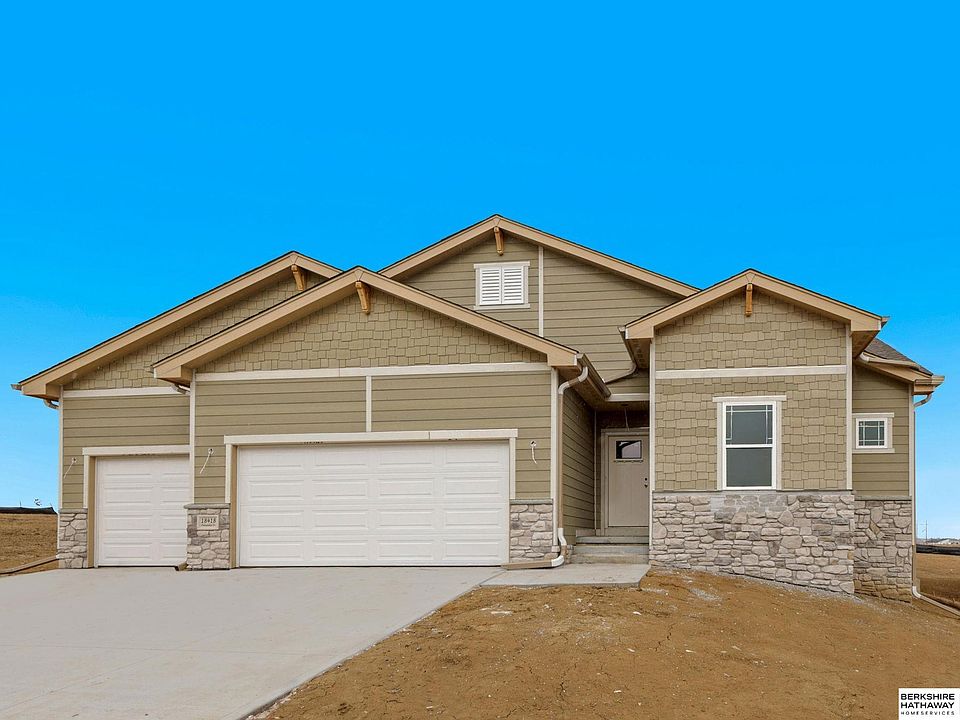 1st image of 18418 Palisades Dr