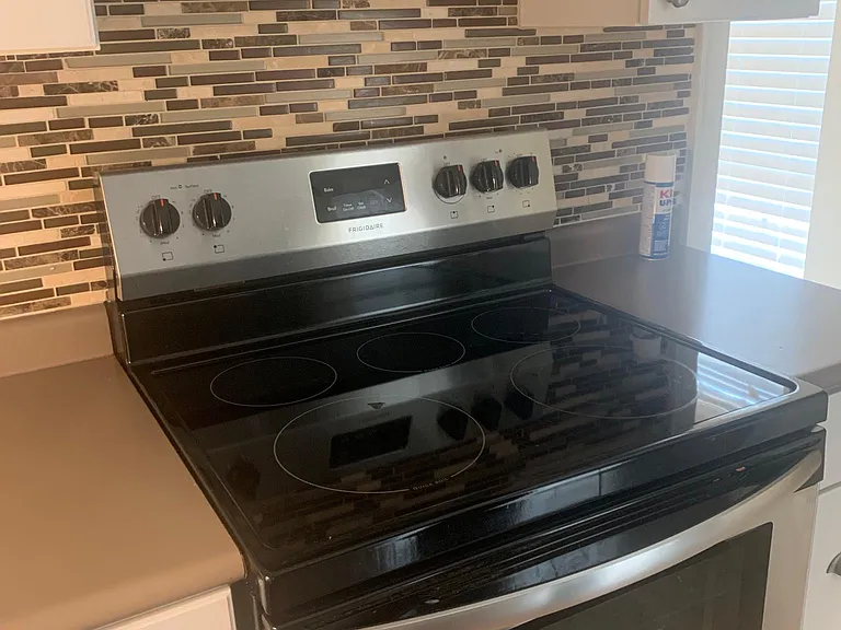 487 Dickinson St — Photo 8