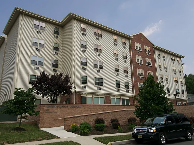 AHEPA Highland Apartments — Photo 1