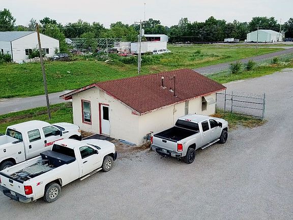 3rd image of 1011 Gilbert St