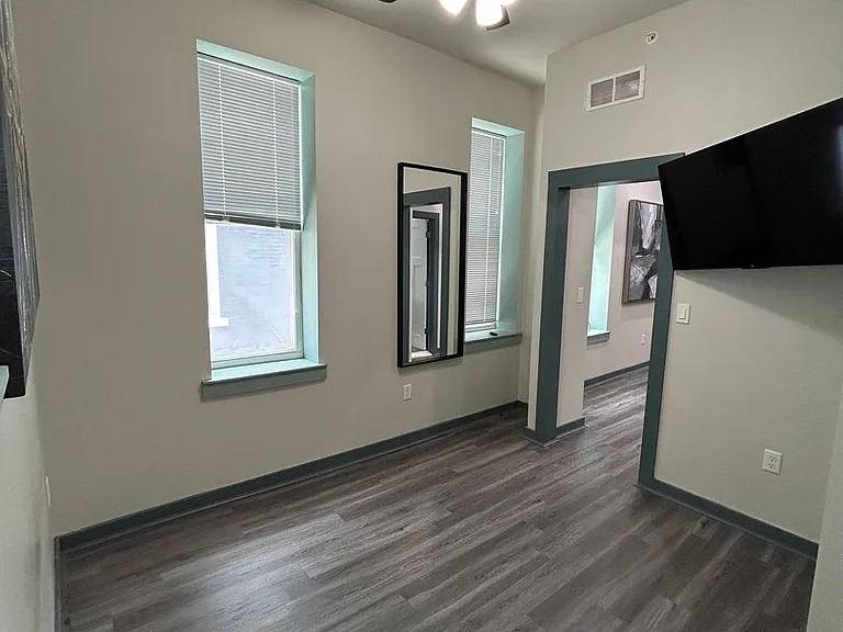 36 E Utica St — Photo 3