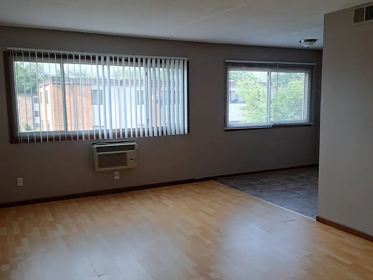 191 Island Park Dr NE — Photo 1