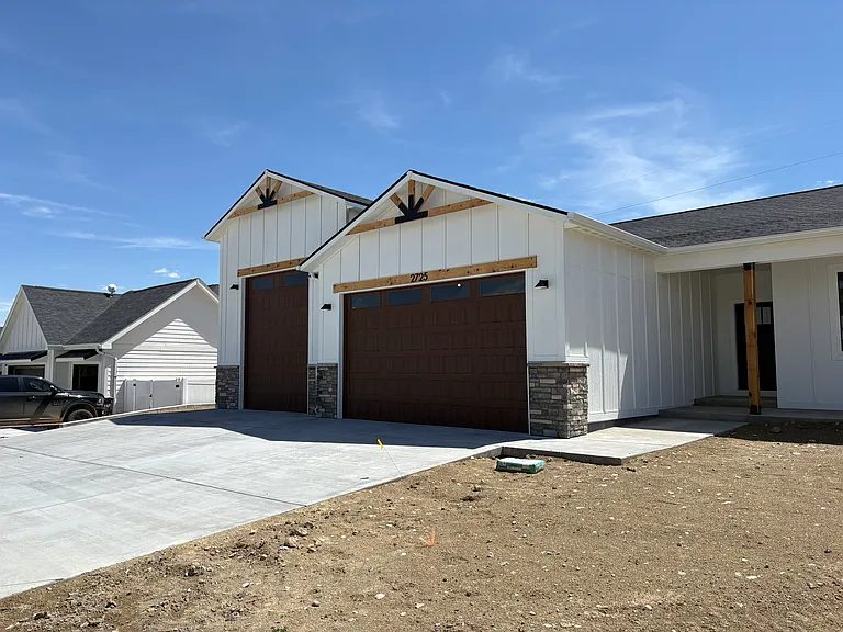 2725 Berkshire Way — Photo 3