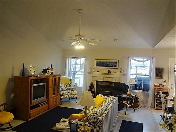 2nd image of 1321 Evergreen Dr