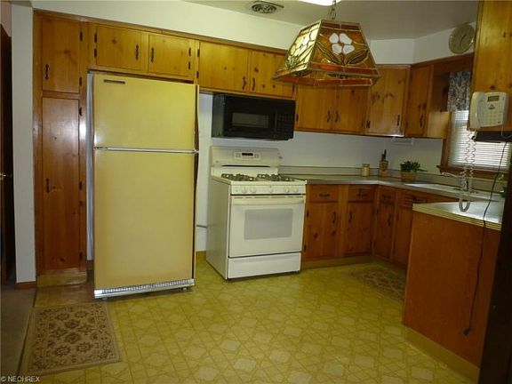 3rd image of 26260 Parklane Dr
