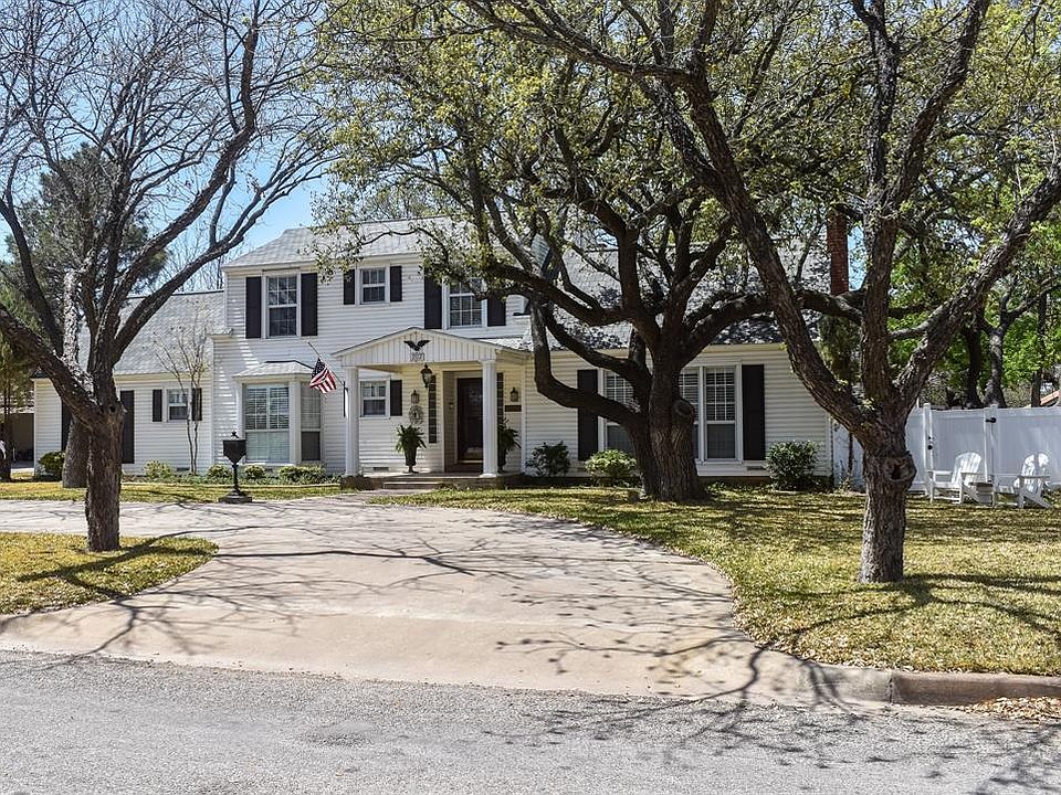 902 S Church St, Brady, TX 76825 Zillow