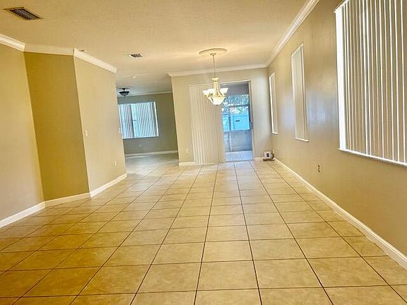 5th image of 2302 SW 125TH Avenue