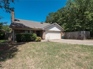 2207 Park Springs Ct, Arlington, TX 76013