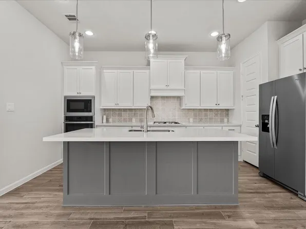 4618 Cooper Ln, Iowa Colony, TX 77583