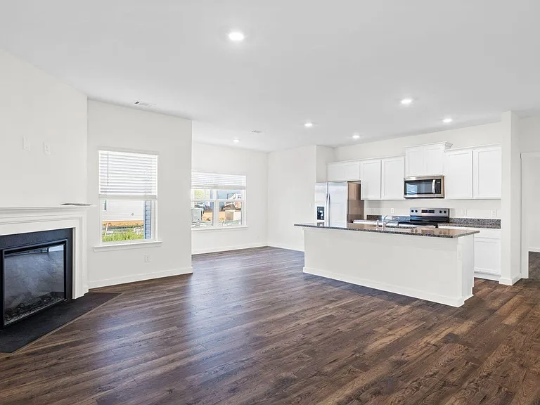 3729 Hawks Creek Dr — Photo 12