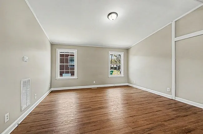 2 bed, $1,000 — Photo 4
