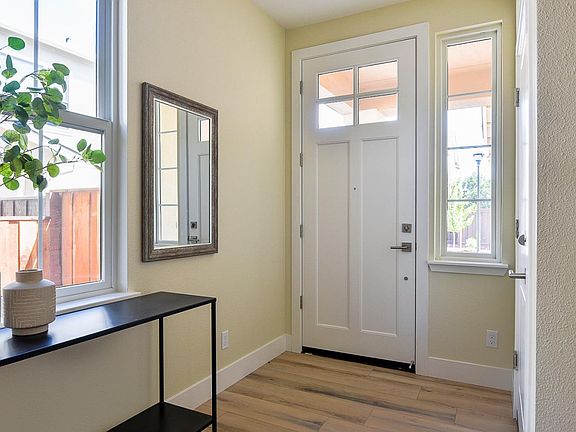 2nd image of 27 Hencken Oaks Ln