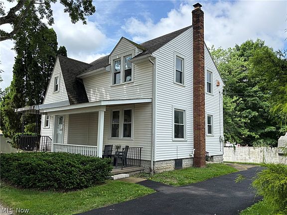 3rd image of 145 S Vine St