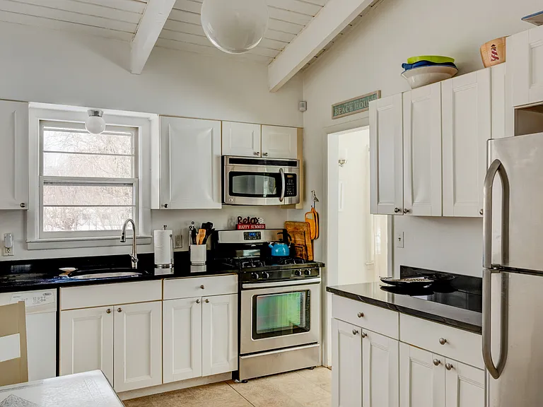 155 Bay St — Photo 10
