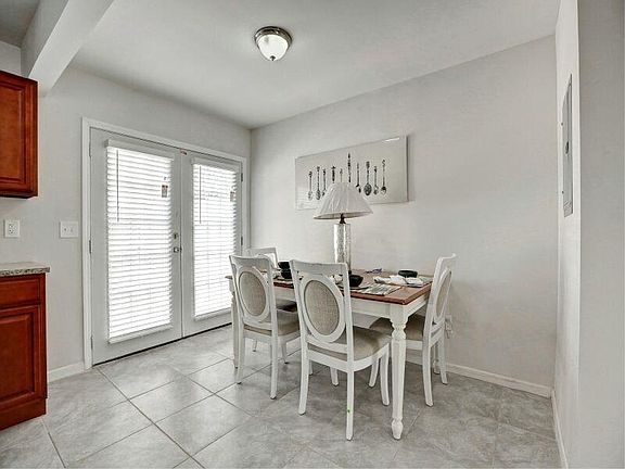 4th image of 72 Trevitt Dr APT D