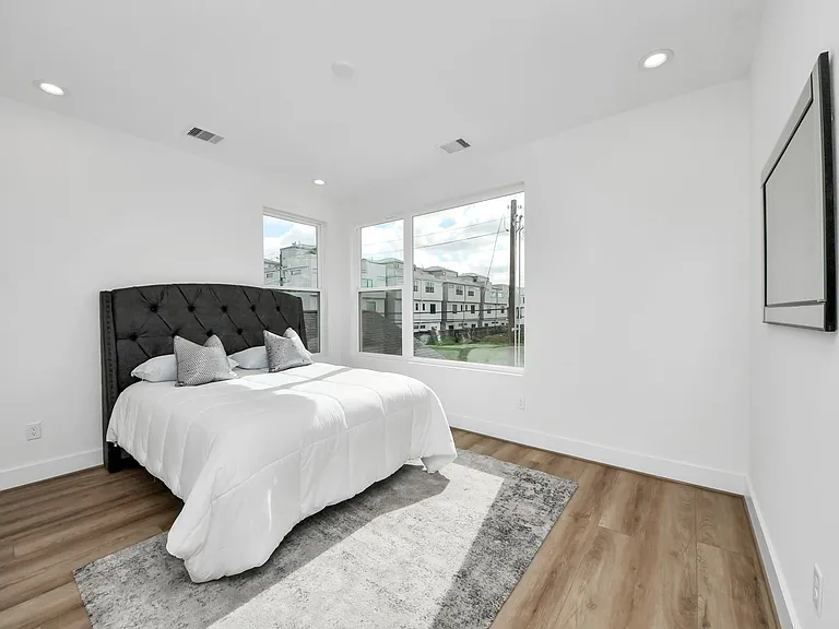 505 Middle St — Photo 31