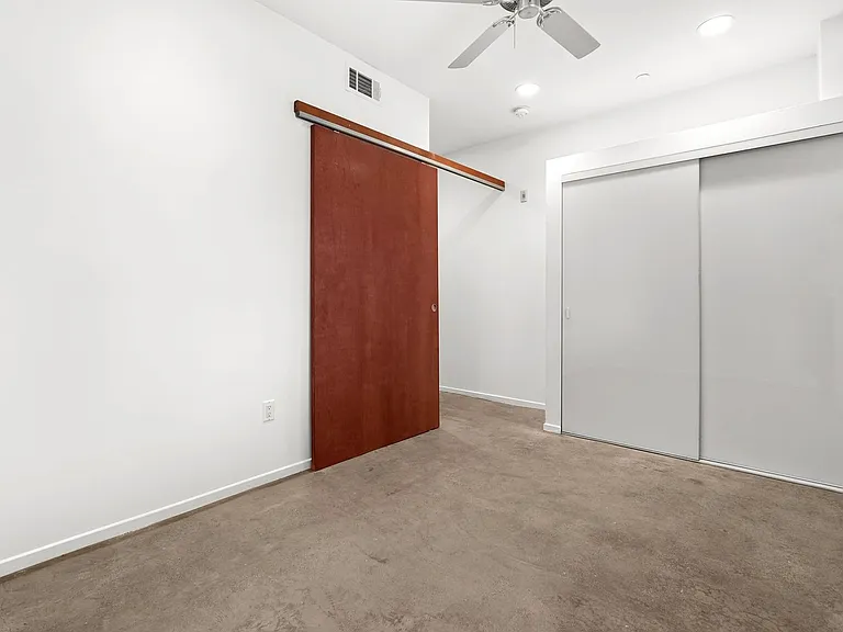 Echo Designer Loft Apartments — Photo 24