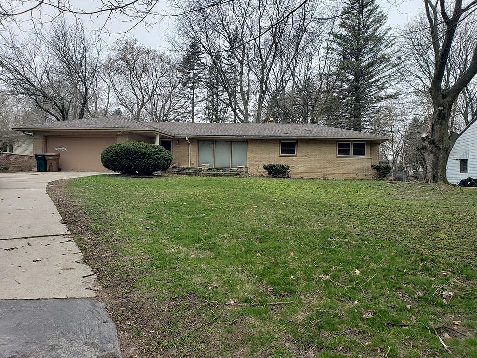 1st image of 6083 N Milwaukee River Pkwy