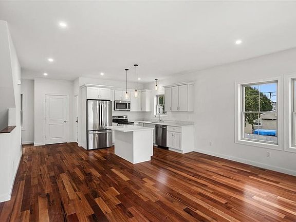 5th image of 11 Stone St Unit A