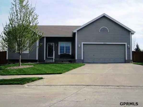 18610 L Cir, Omaha, NE 68135