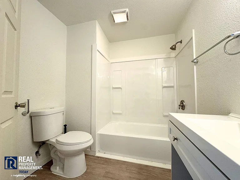 Hallassan Investments - Woo - 204-212 — Photo 9