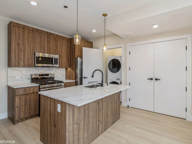 3043 W Irving Park Rd #305 — Photo 7