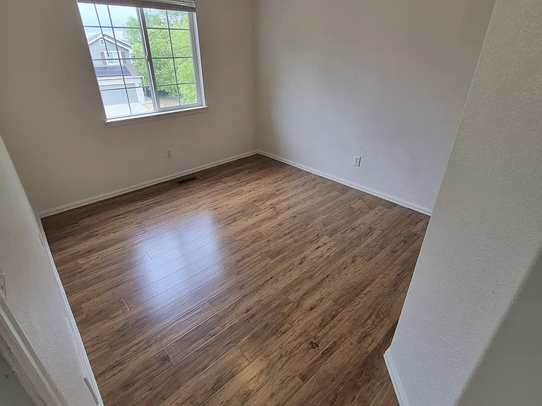 427 Hudson Ct — Photo 19