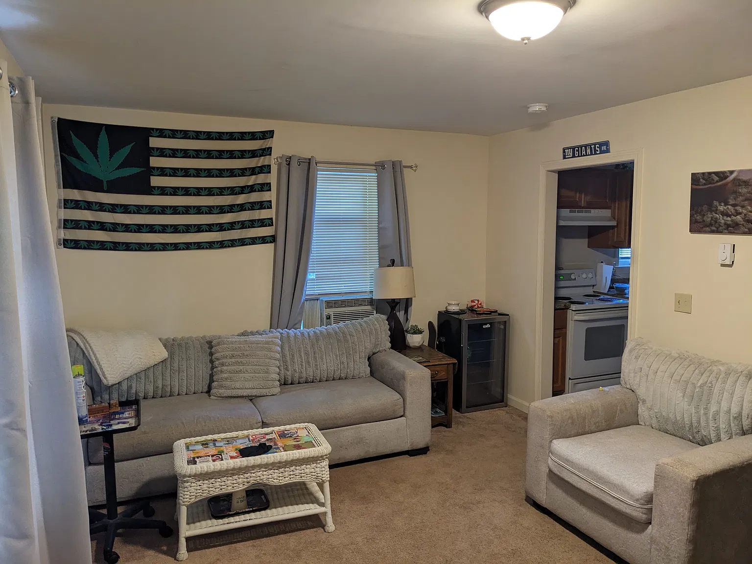 1 bed, 1100 sqft, $1,300 — Photo 3