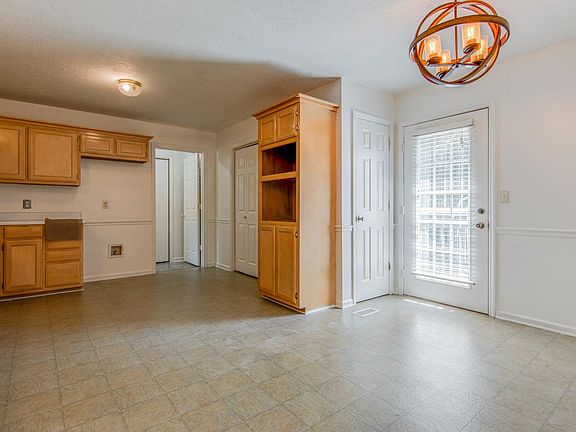 5th image of 224 Clyde Ave