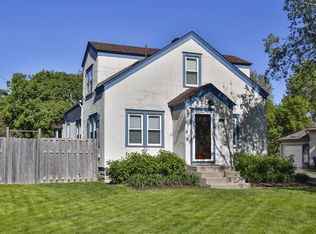 1697 Chatsworth St N, Roseville, MN 55113