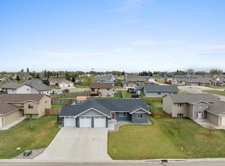 325 5th Ave SW, Surrey, ND 58785