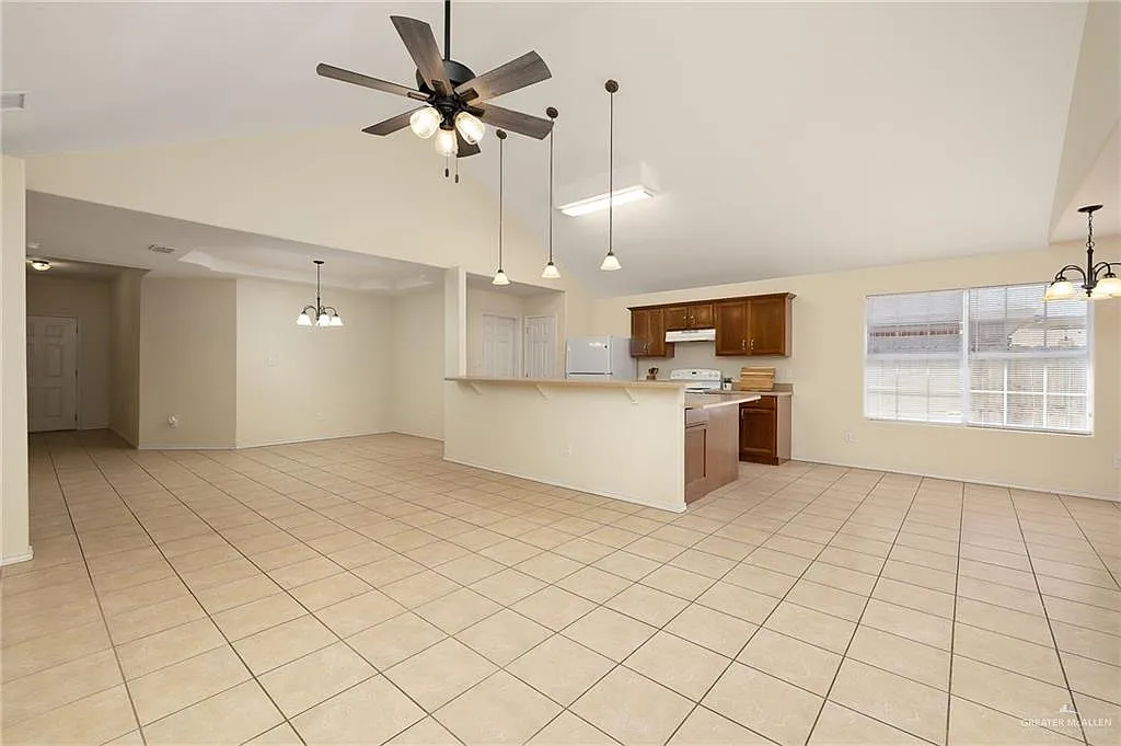 4 bed, 2.0 bath, 1808 sqft, $1,850 — Photo 3