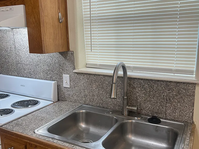 1701 Phoenix St — Photo 31