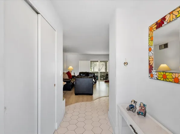 1000 NE 14th Ave APT 211, Hallandale Beach, FL 33009