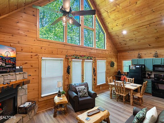 5th image of 1031 Elm Cir