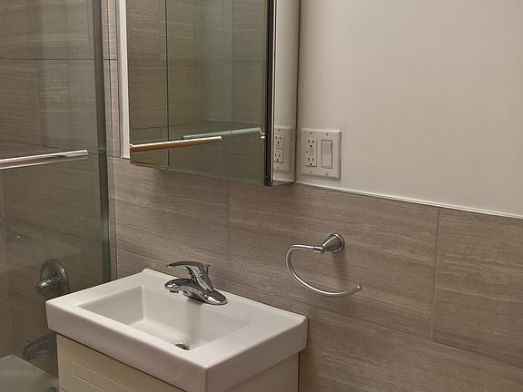 5th image of 159 E 121st St APT 3